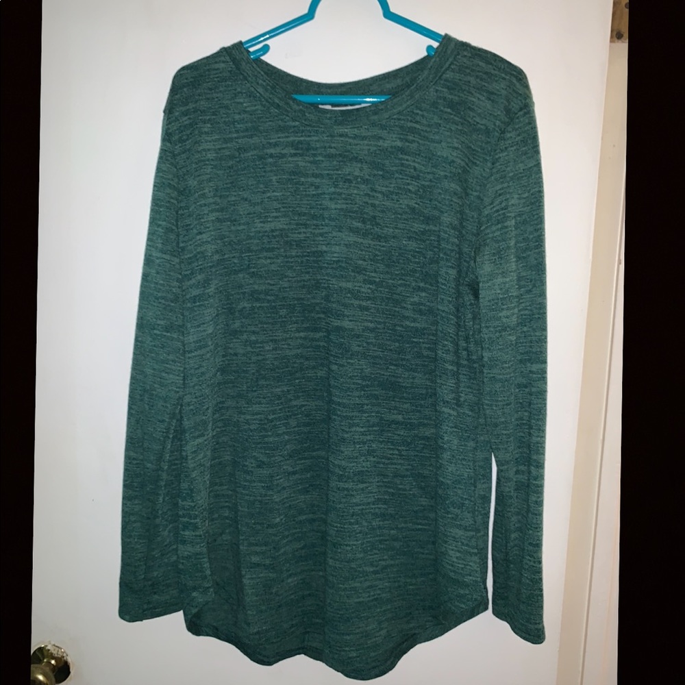 Emerald Button Back Top - Picture 3 of 6
